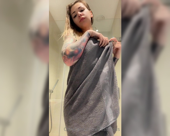 Tina aka Missttkiss OnlyFans - Morning shower