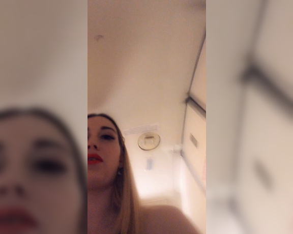 AMBER aka Amberhayes OnlyFans - Even though someone tried to walk in on me lol took this video for you guys on my flight going home