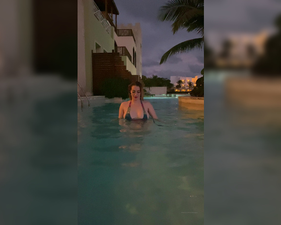 AMBER aka Amberhayes OnlyFans - Who wants to go swimming with