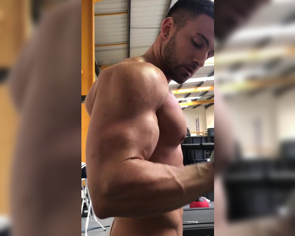 Pump Action aka Pumpaction OnlyFans - Oiled up muscles @david lundy