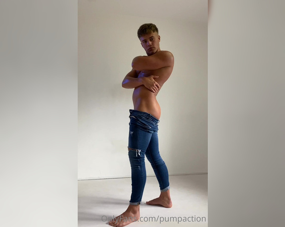 Pump Action aka Pumpaction OnlyFans - Watch @iviattystorey pose and strip in jeans