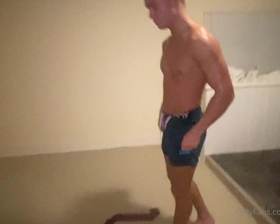 Pump Action aka Pumpaction OnlyFans - Clock Stopping @deanyoung He is working out and time stopped and gradually his ass exposed He gets