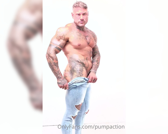 Pump Action aka Pumpaction OnlyFans - @iamthomaspowell posing in jeans  behind the scenes