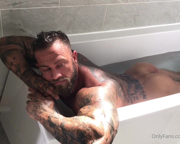 Pump Action aka Pumpaction OnlyFans - Bath shoot with @fun tastic