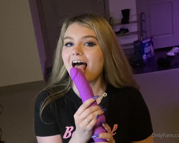 Maya Pryce aka Pryceisright OnlyFans - I just sent a 4 minute slutty dildo toying video where I degrade myself to all your inboxes