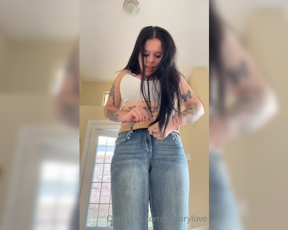 Sugar love aka Sugarylove OnlyFans - The booty vs the jeans