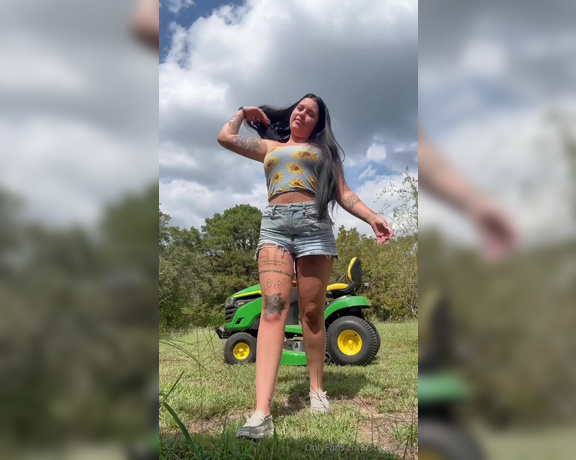 Sugar love aka Sugarylove OnlyFans - If you missed this video, tip this post $12 & i’ll send it to you!( broke in my new john deere the