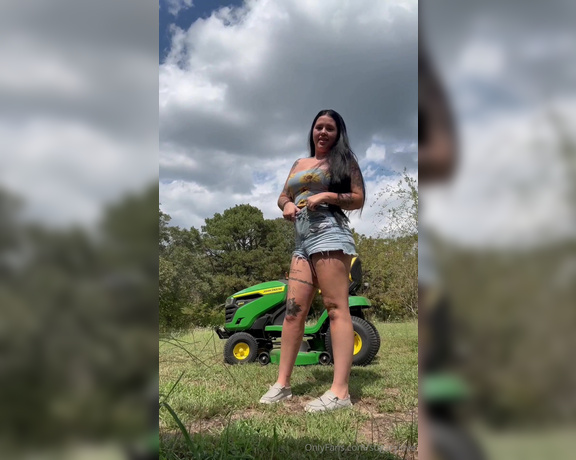 Sugar love aka Sugarylove OnlyFans - If you missed this video, tip this post $12 & i’ll send it to you!( broke in my new john deere the