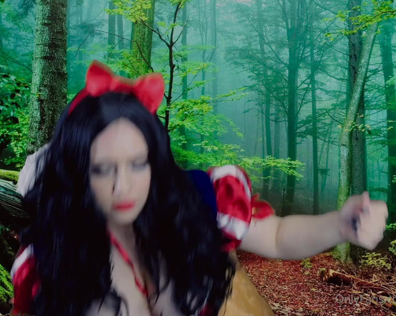 Dina Sky aka Clubdinasky OnlyFans - For Throwback Thursday, heres my Snow White and the 7 Cumshots Video ! #tbt