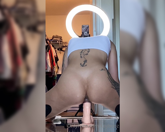 Kaybooz aka Kaybooz OnlyFans - Look at that pussy gripppp if you want the full length video and don’t have it in your messages,