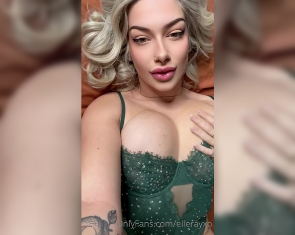 Elle Ray aka Ellerayxo OnlyFans - I want you to play with my tits baby
