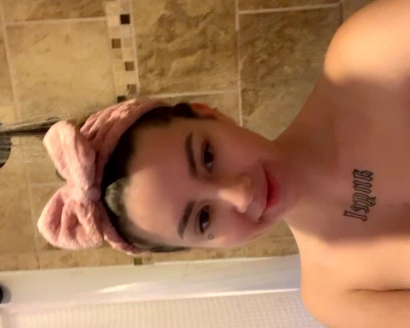 Luna Lynn -  cum get wet with me,  Teen, Big Tits, Tattoo