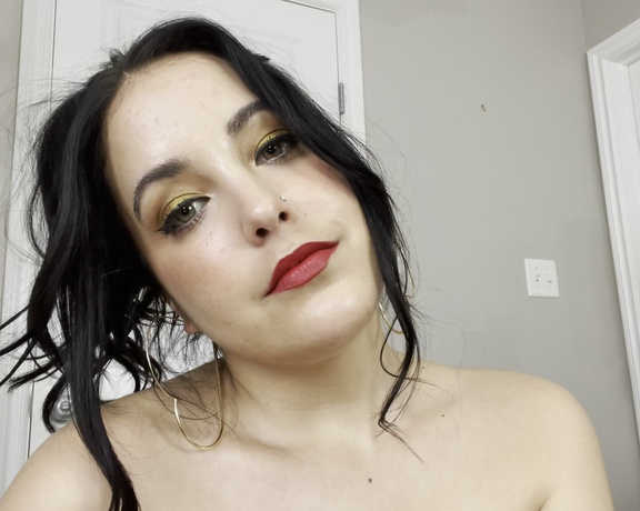 GirlOnTop880 - The Face of a Giantess, Lipstick, Lipstick Fetish, Giantess, Eye Contact, Licking, ManyVids