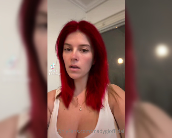 Mady_Gio aka Madygiofficial OnlyFans - What do you think if I color my hair like this Cosa ne pensate se coloro i capelli cos