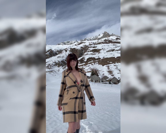 Mady_Gio aka Madygiofficial OnlyFans - Cum on the snow for me! Vieni sulla neve per me !