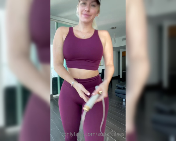 SuperCakes VIP aka Supercakes OnlyFans - Good morning Workout flashes