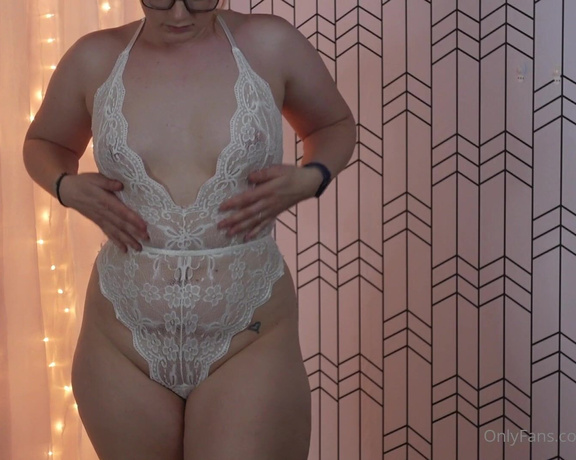 Сurves4daze aka Curves4daze OnlyFans - Strip tease to lingerie 1