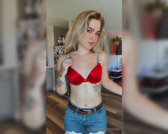 Bunnie aka Lilbunniexoxo OnlyFans - Strip video