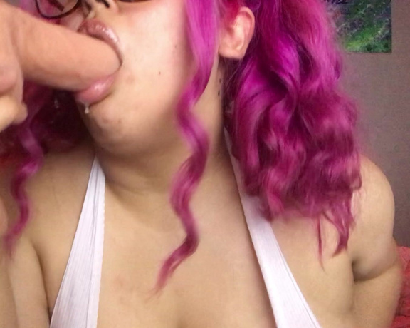 Deluxe girl aka Deluxegirl OnlyFans - Throat training s1 episode 4 it’s been awhile since I shoved anything into my throat