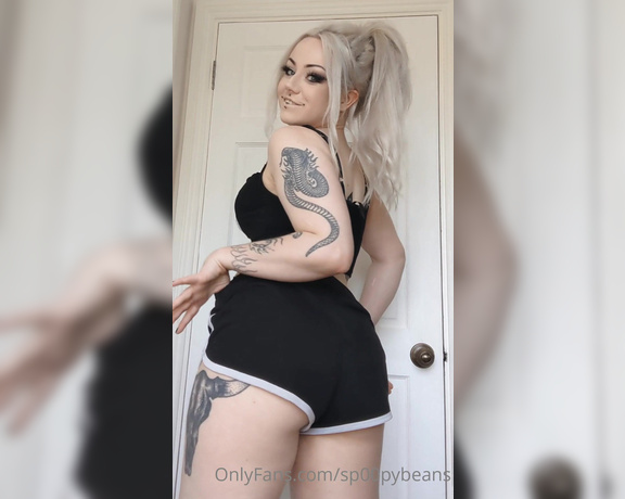 Spoopybeans aka Sp00pybeans OnlyFans - Its Friday!!! time to get my butt out