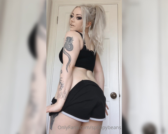 Spoopybeans aka Sp00pybeans OnlyFans - Its Friday!!! time to get my butt out