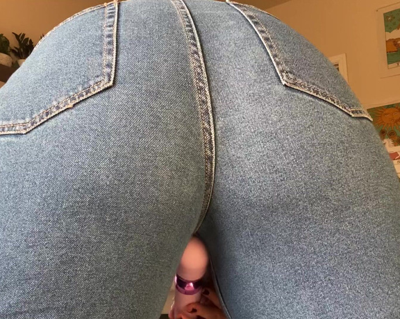 Summer aka Melkteeth OnlyFans - Teasing myself by rubbing my pussy with my vibrator while leaving my jeans on i came so much