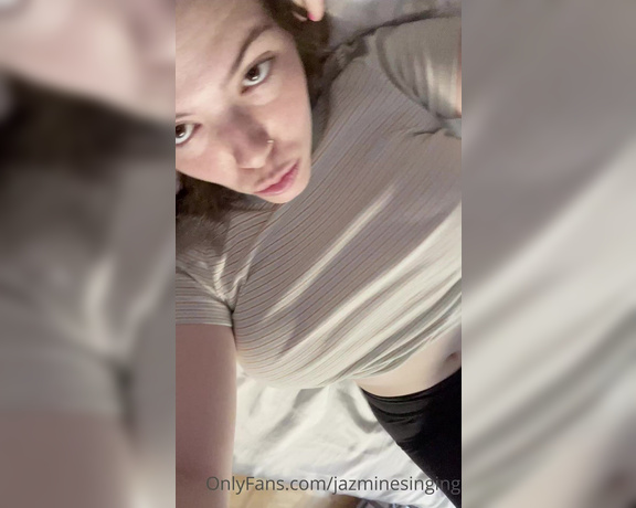 Jazmine aka Jazminesinging OnlyFans - Ok i decided on a free video for my birthday!! Im just laying around until I go out later and