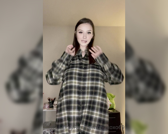 Gii mariee aka Gii_xoxo69 OnlyFans - Wearing your flannel to bed but before I lay down here’s a little show