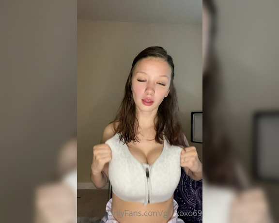 Gii mariee aka Gii_xoxo69 OnlyFans - Sports bra can’t contain these 3