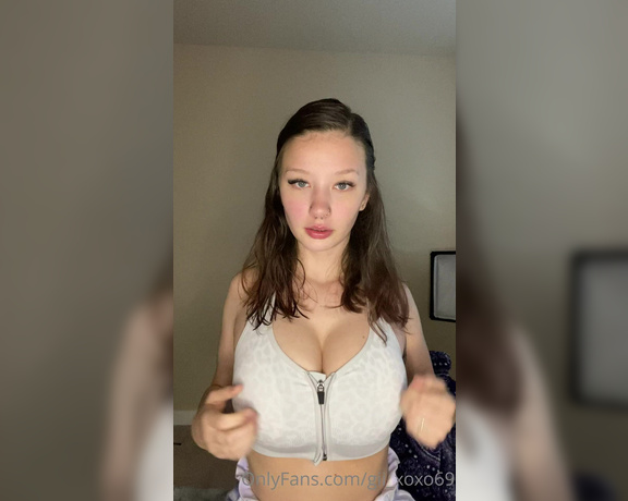 Gii mariee aka Gii_xoxo69 OnlyFans - Sports bra can’t contain these 3