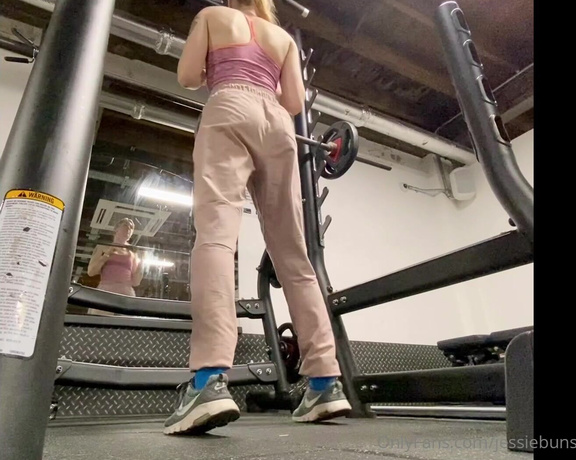 Jessie Buns aka Jessiebuns OnlyFans - More from the gym as requested do you still like me in trackies
