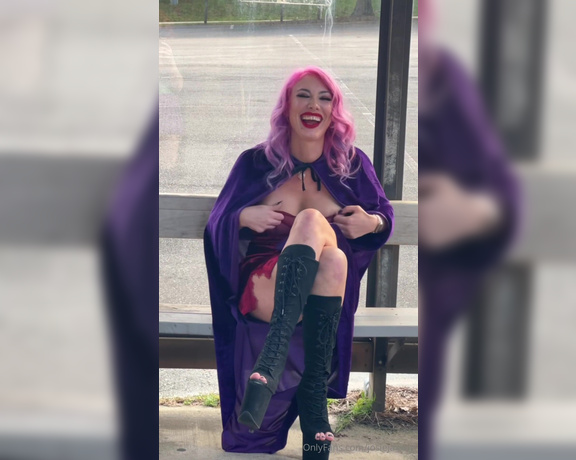 Josie Jaxxon aka Josiejaxxon OnlyFans - Behind the scenes fun from our Hoecus Pocus shoot! Can you tell we had a blast being sexy witches @y