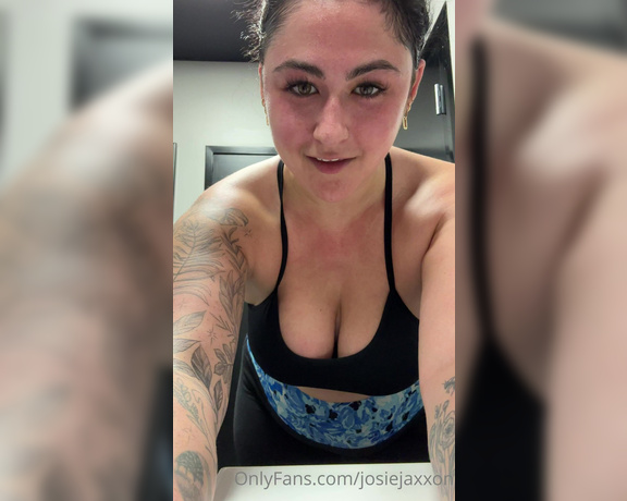 Josie Jaxxon aka Josiejaxxon OnlyFans - I met a new trainer at the gym today we teased each other my whole workout then I made this for