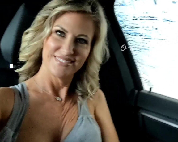 Mrs Andi aka Onlyandivip OnlyFans - Carwash!