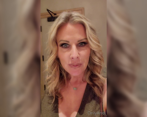 Mrs Andi aka Onlyandivip OnlyFans - Boobs out brunch (the music sounds like it belongs in a porn}