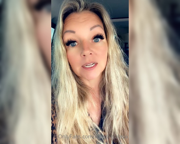 Naughty Alaya aka Naughtyalaya OnlyFans - Happy Monday videos my lovers to get your cocks hard to my voice