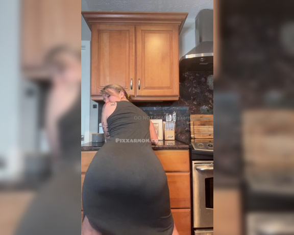 Pixxarmom aka Ishrn OnlyFans - Who’s up there with