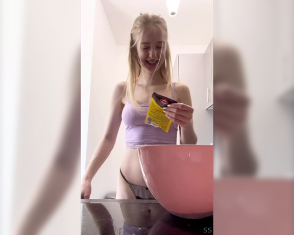 Sophie aka Sophiesouth OnlyFans - For my second vlog, join me as a I prepare one of my favorite snacks! Do you think you would like