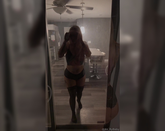 RyBaby aka Xo_rybaby OnlyFans - I was being Watched out my windows and I had no idea! Scrolling on my phone after