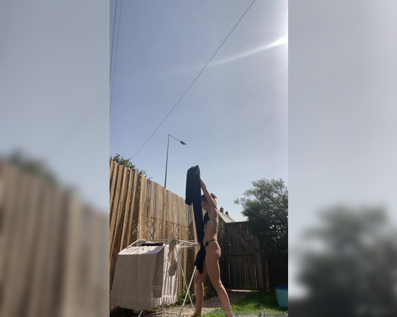 Laila Jones aka Lailajonesxx OnlyFans - It’s soooo hot in England today here is a little sneak peak into