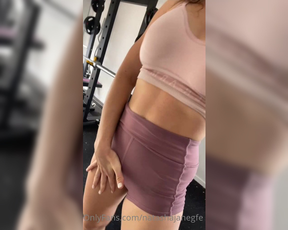 Mommy aka Natashajanegfe OnlyFans - Mins I just finished my workout and I’m all hot, sweaty and