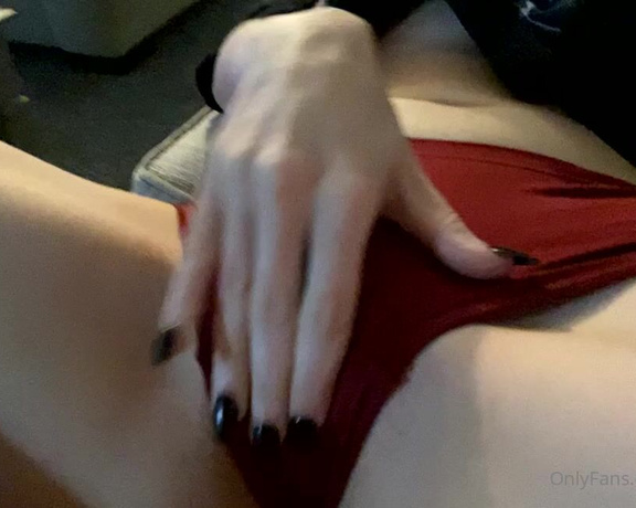 BabyBeeBub aka Babybeebub OnlyFans - Watch me rub my pussy on the couch 2