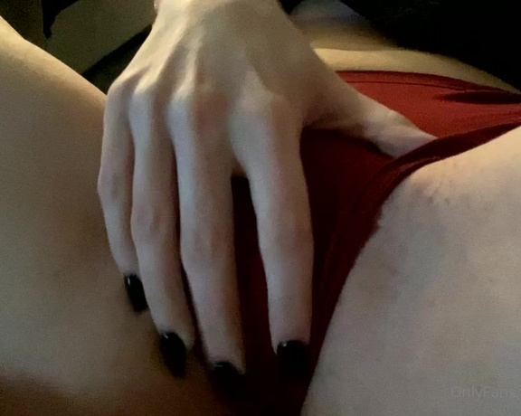 BabyBeeBub aka Babybeebub OnlyFans - Watch me rub my pussy on the couch 2