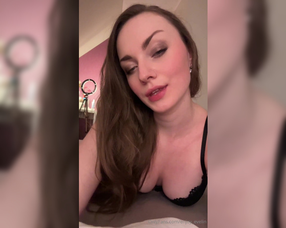 Evelin aka Enjoy_evelin OnlyFans - Wnsche Dir ein geiles Wochenende was hast du heute Abend noch so vor