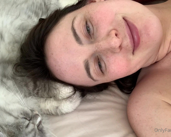 Isla D aka Onlyisla OnlyFans - You guys ever debated cancelling all your plans because your cat keeps lovingly kneading your head