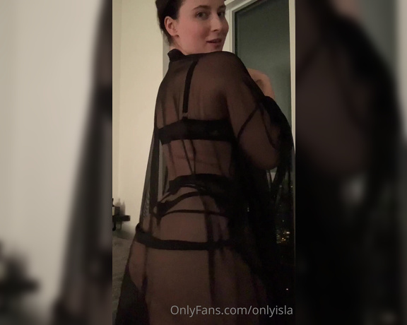 Isla D aka Onlyisla OnlyFans - My outfit this evening was so good I just had to sneak off and film a little something for you guys