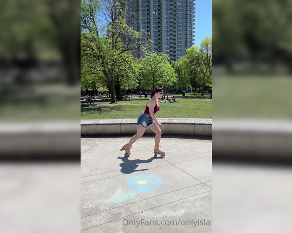Isla D aka Onlyisla OnlyFans - Meant to film something sexy, but it was such a lovely day I popped out to the park for the first