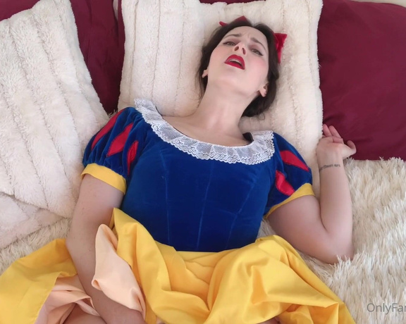 Isla D aka Onlyisla OnlyFans - Presenting Snow White and the Seven Dildos! Looking for even more of a romp with your favourite