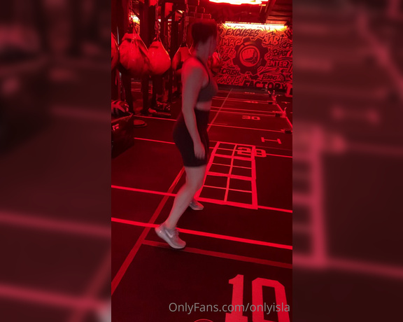 Isla D aka Onlyisla OnlyFans - I love footwork days, just waiting for boxing to be allowed again (still no contact sports allowed,