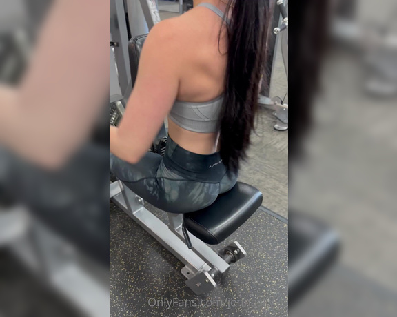 Jenna Skyye aka Jennaskyye OnlyFans - Tits and nails, Tits, leggings and booty, bumming Budweiser, back workout at the gym facial vid 5
